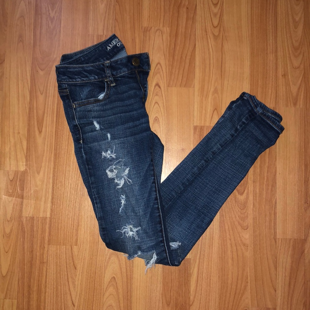 Distressed skinny jeans